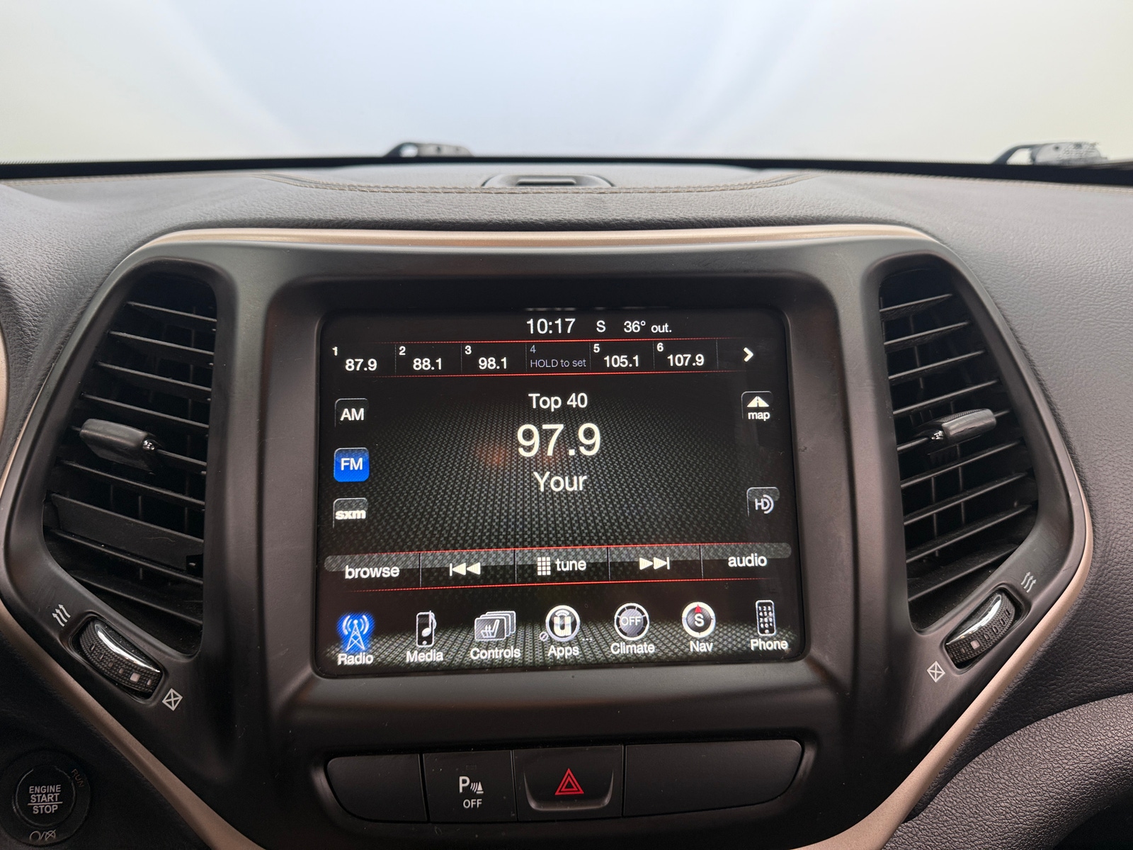 Thumbnail: 2018 Jeep Cherokee - 3