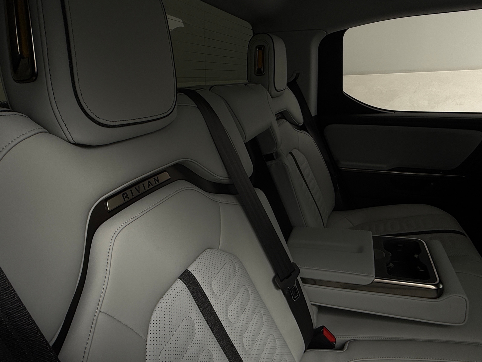 Thumbnail: 2025 Rivian R1T - 5