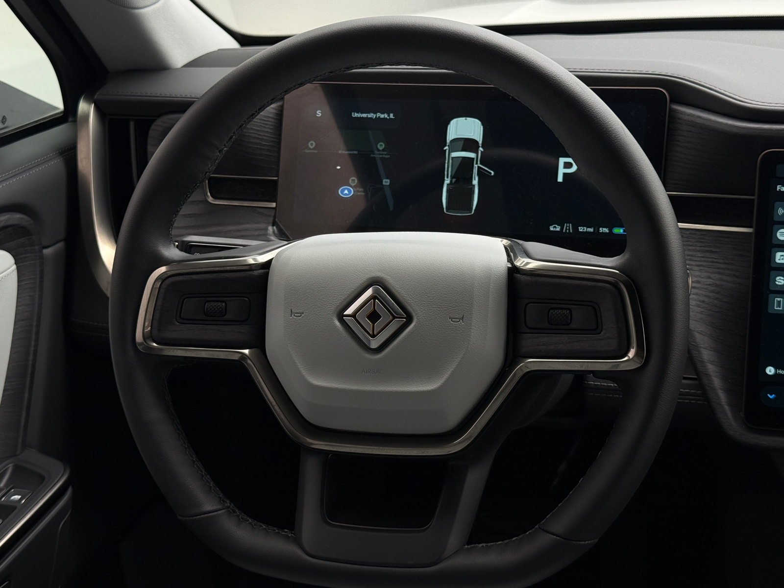 Thumbnail: 2025 Rivian R1T - 4