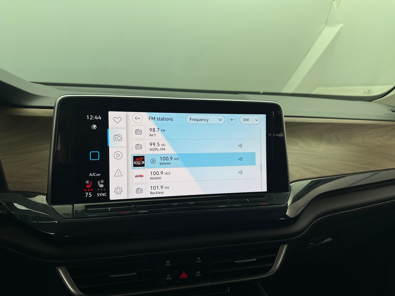 Thumbnail: 2025 Volkswagen Atlas - 3