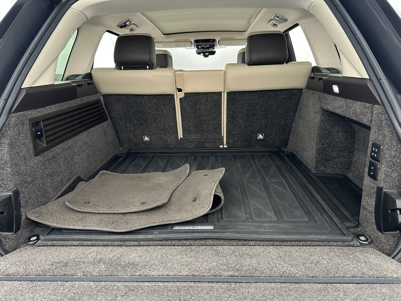 Thumbnail: 2020 Land Rover Range Rover - 6