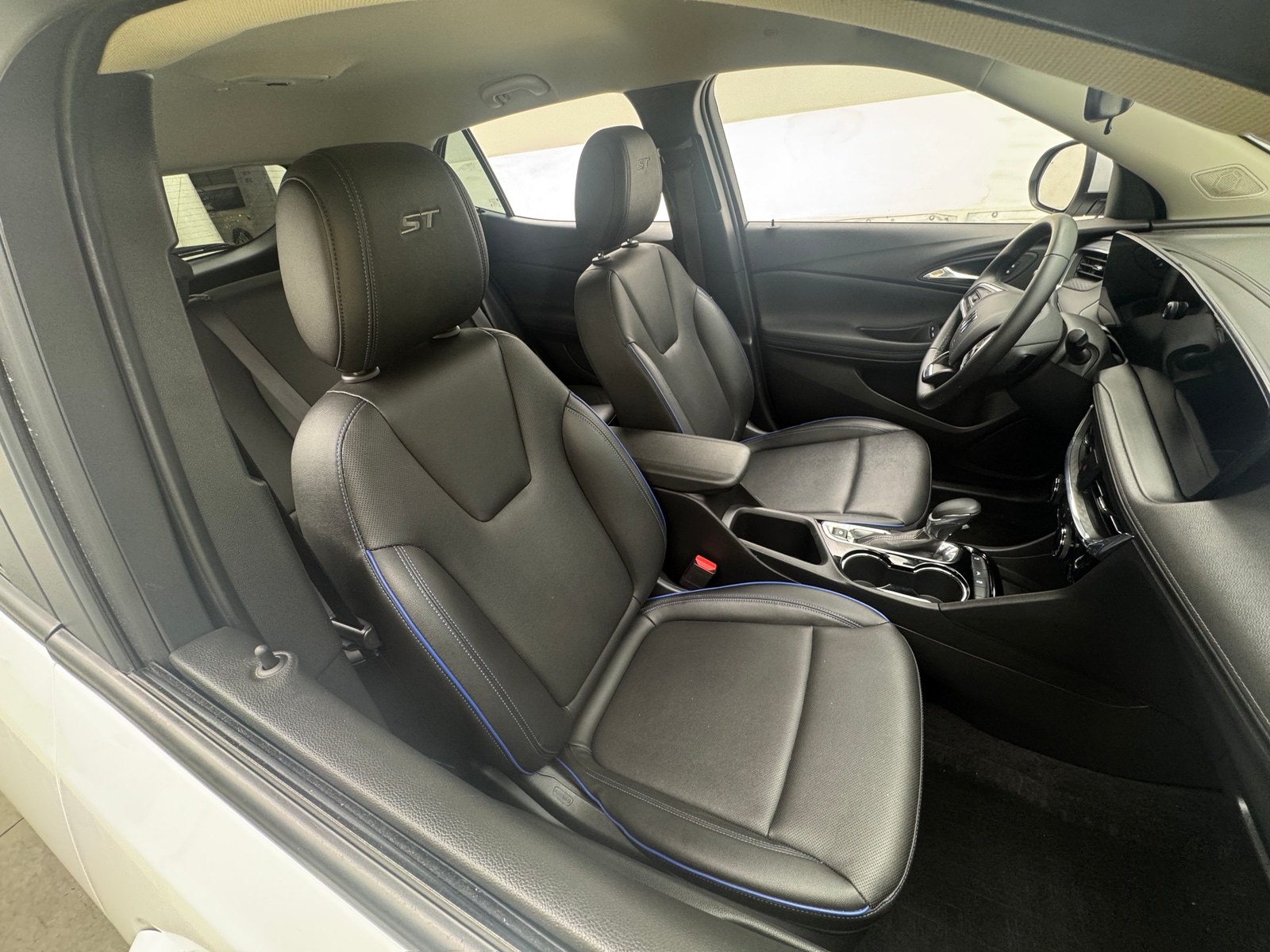 Thumbnail: 2025 Buick Encore GX - 2