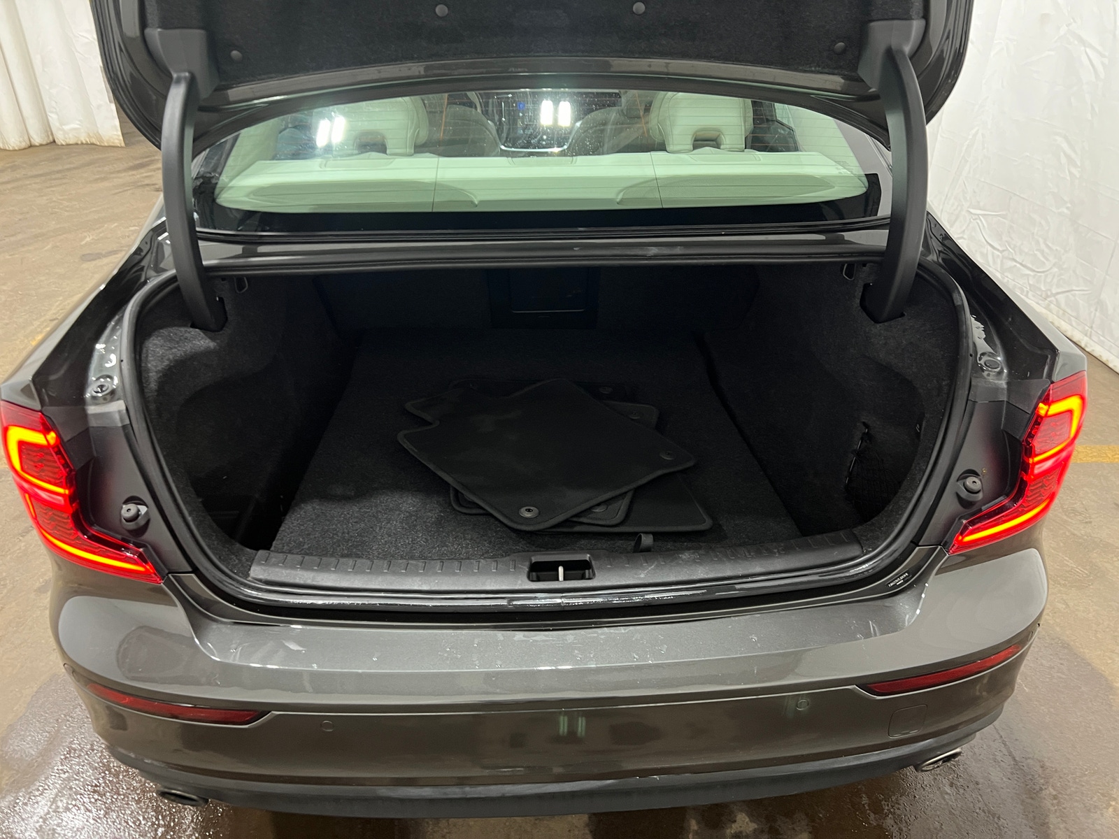 Thumbnail: 2020 Volvo S60 - 6