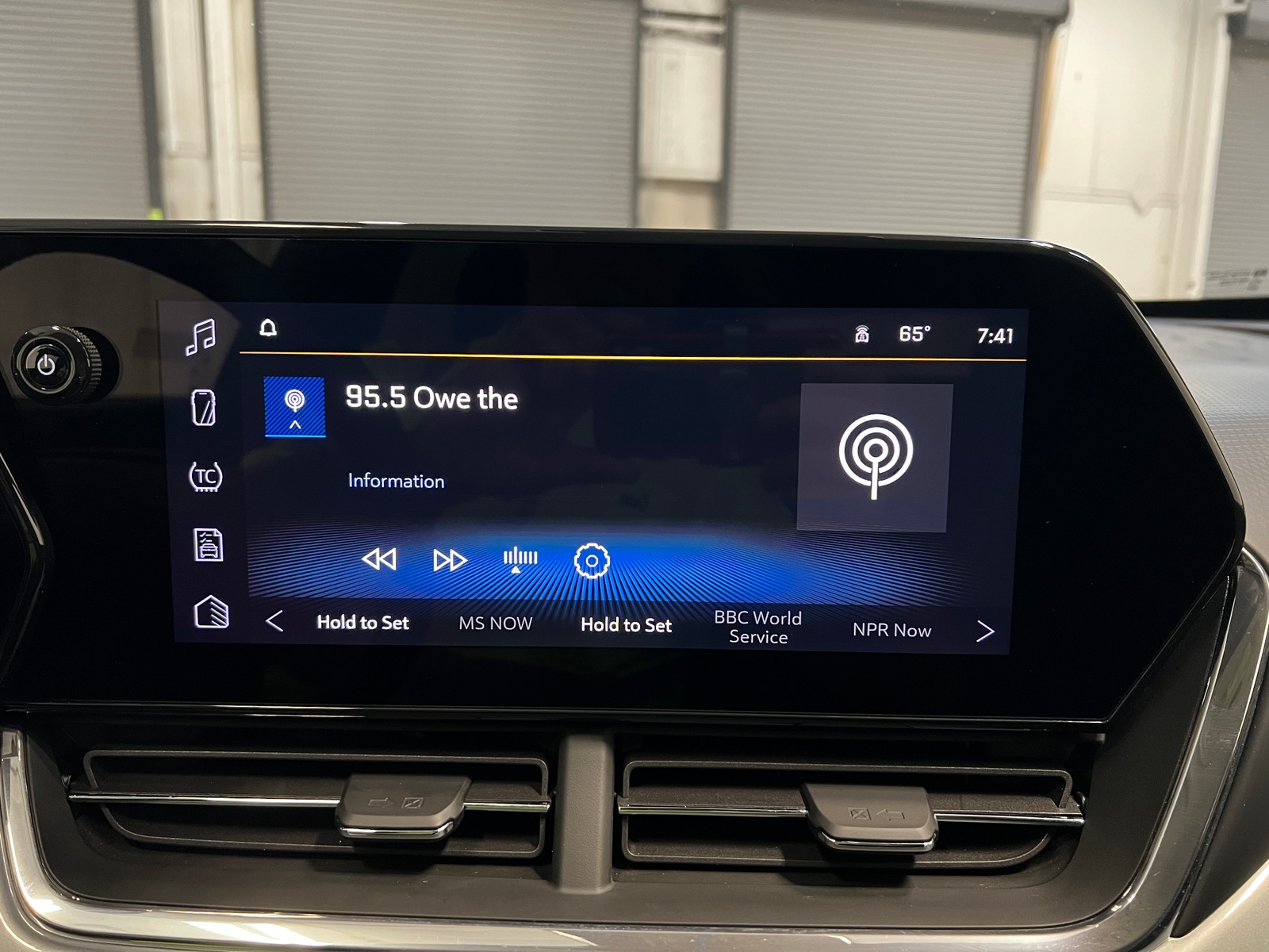 Thumbnail: 2025 Chevrolet Trax - 4