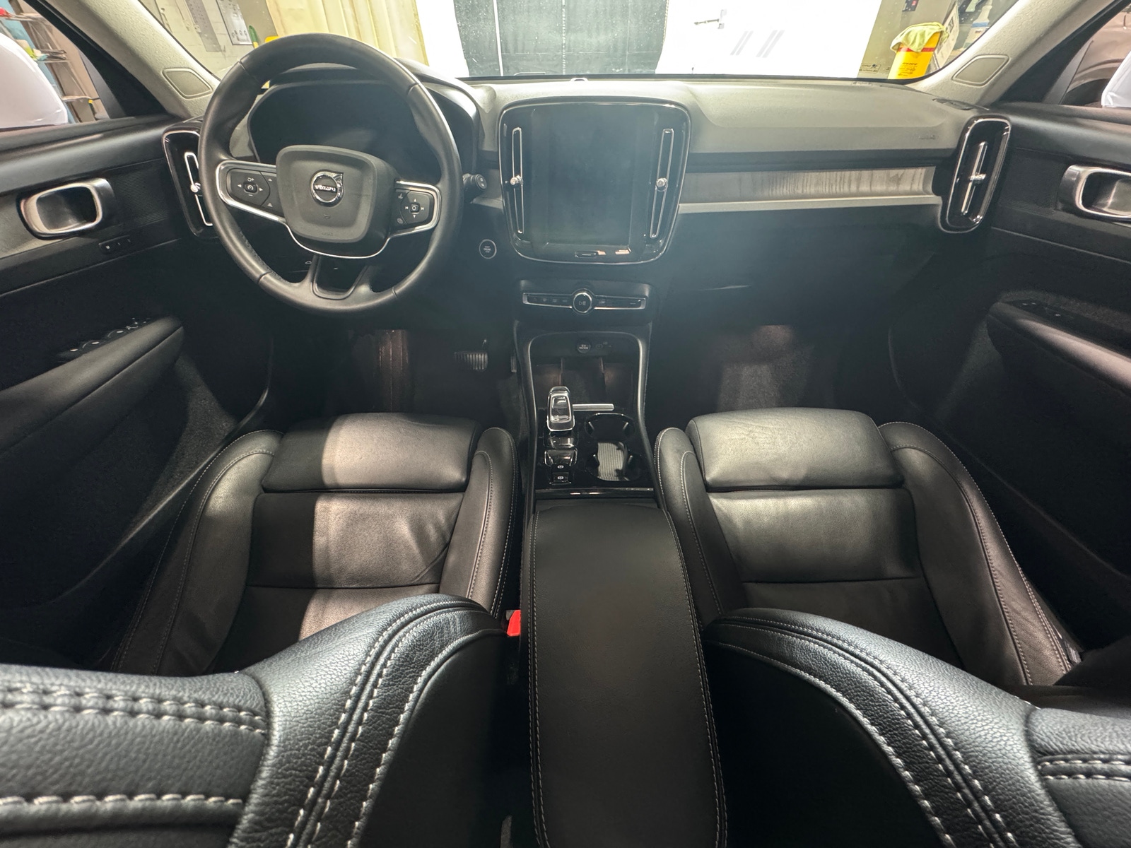 Thumbnail: 2024 Volvo XC40 - 2