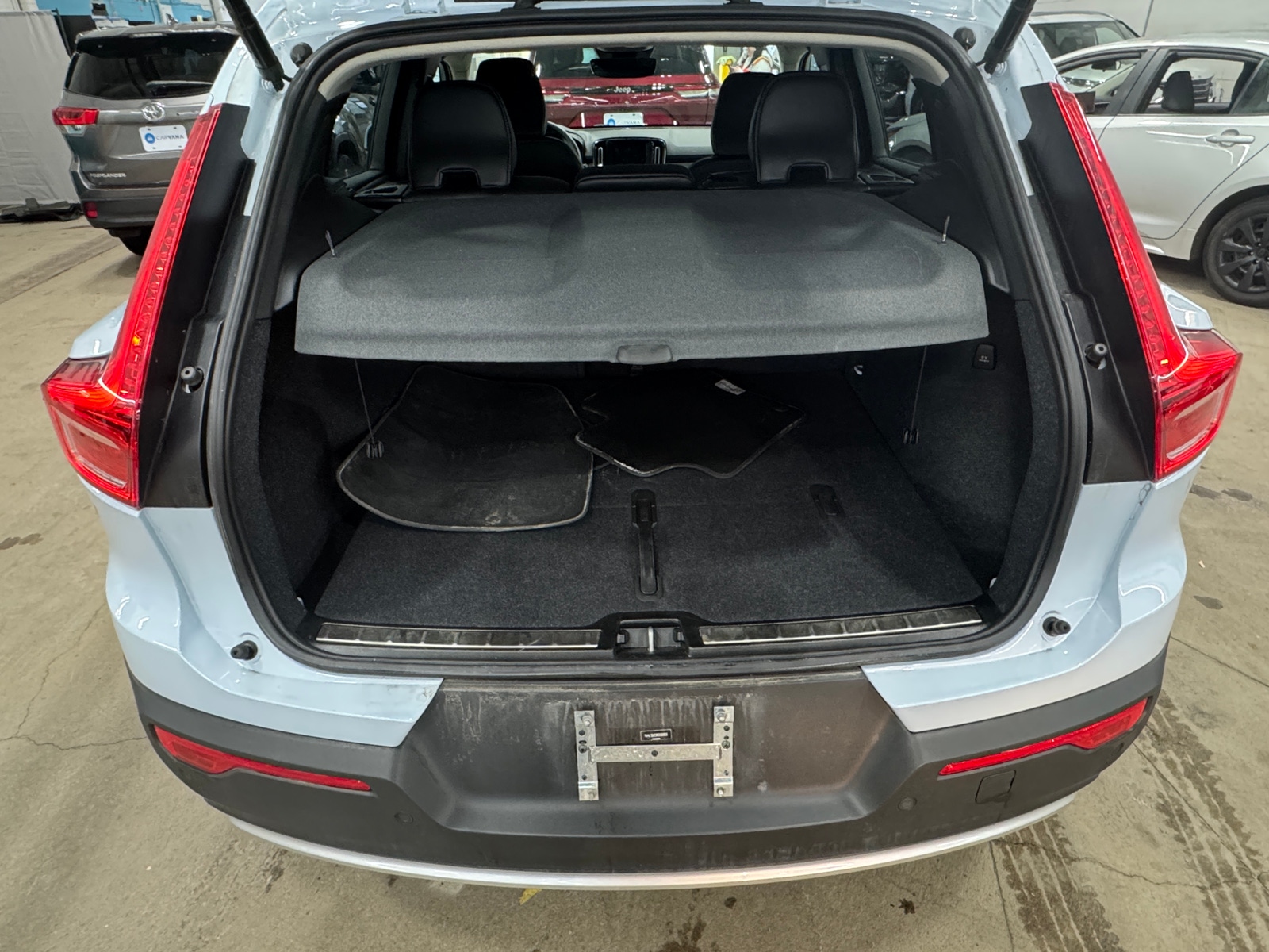 Thumbnail: 2024 Volvo XC40 - 6