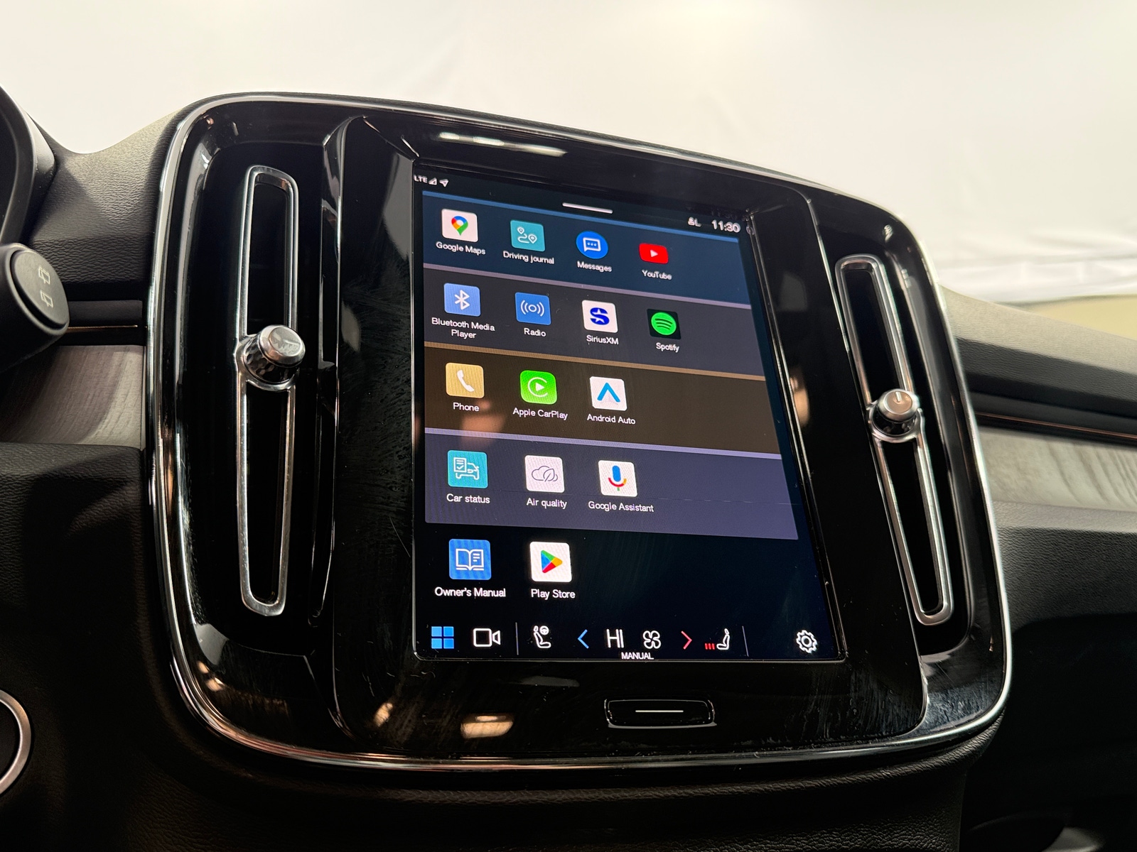 Thumbnail: 2024 Volvo XC40 - 3