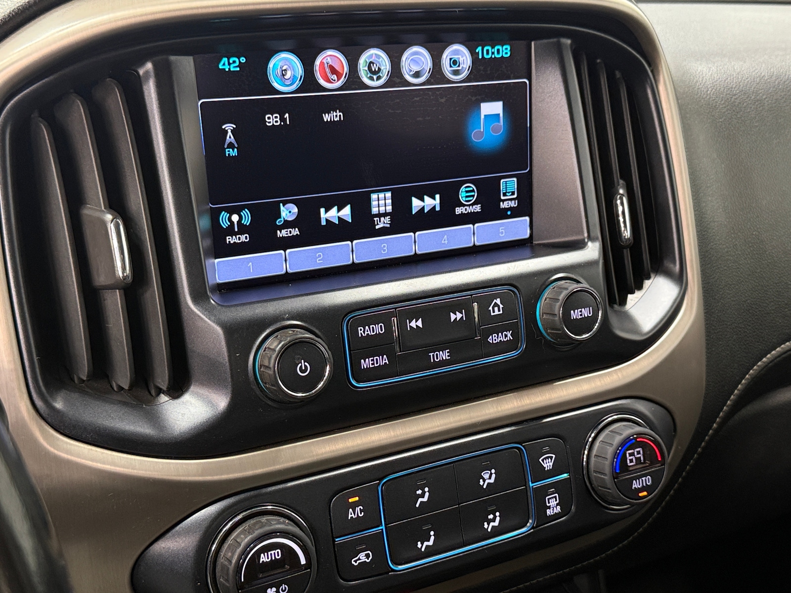 Thumbnail: 2018 GMC Canyon - 3