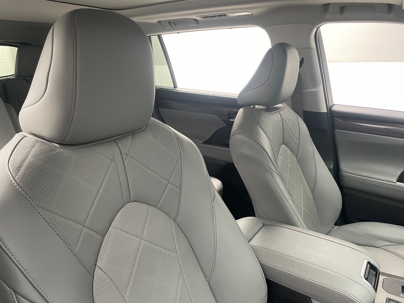 Thumbnail: 2024 Toyota Highlander - 2