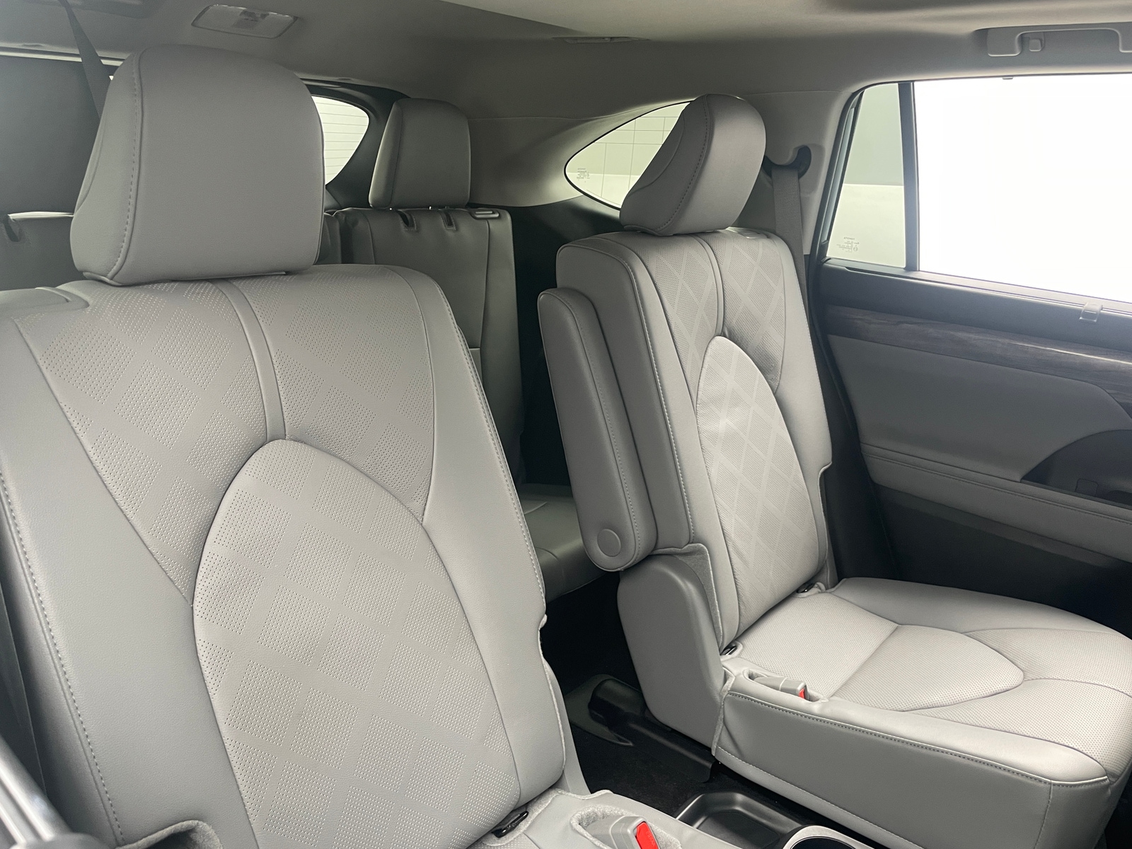 Thumbnail: 2024 Toyota Highlander - 6