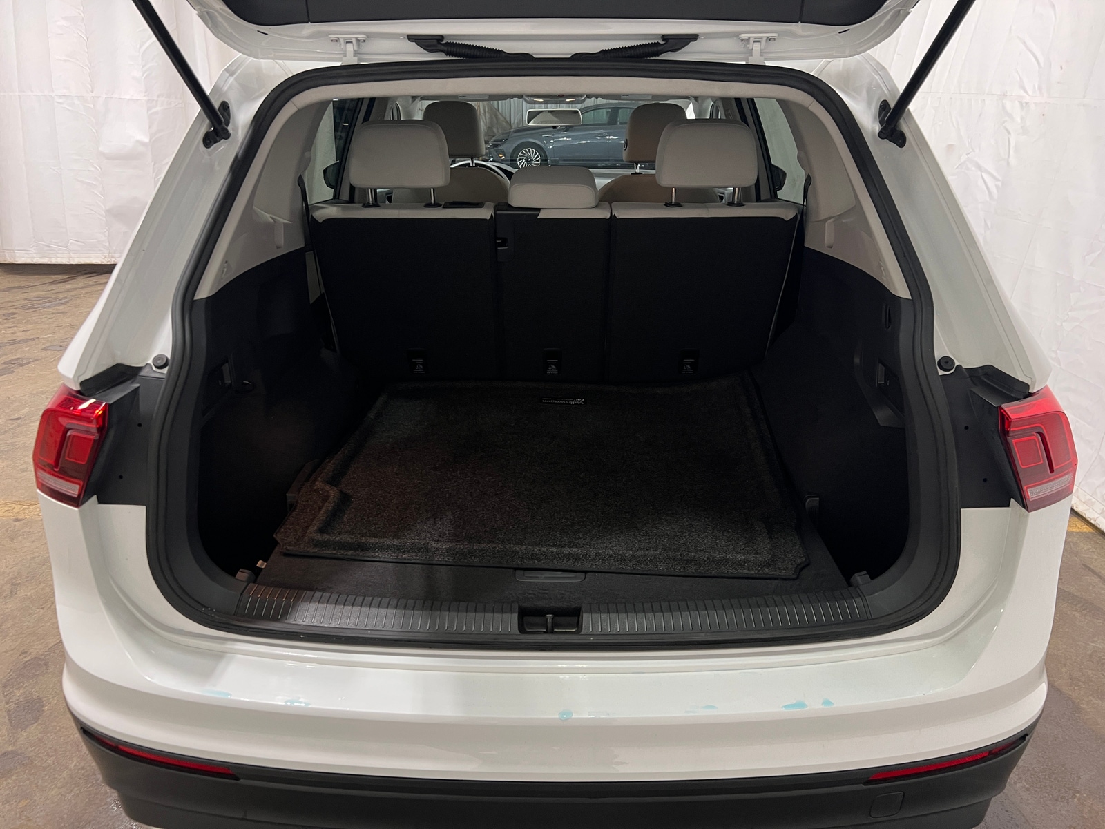 Thumbnail: 2021 Volkswagen Tiguan - 7