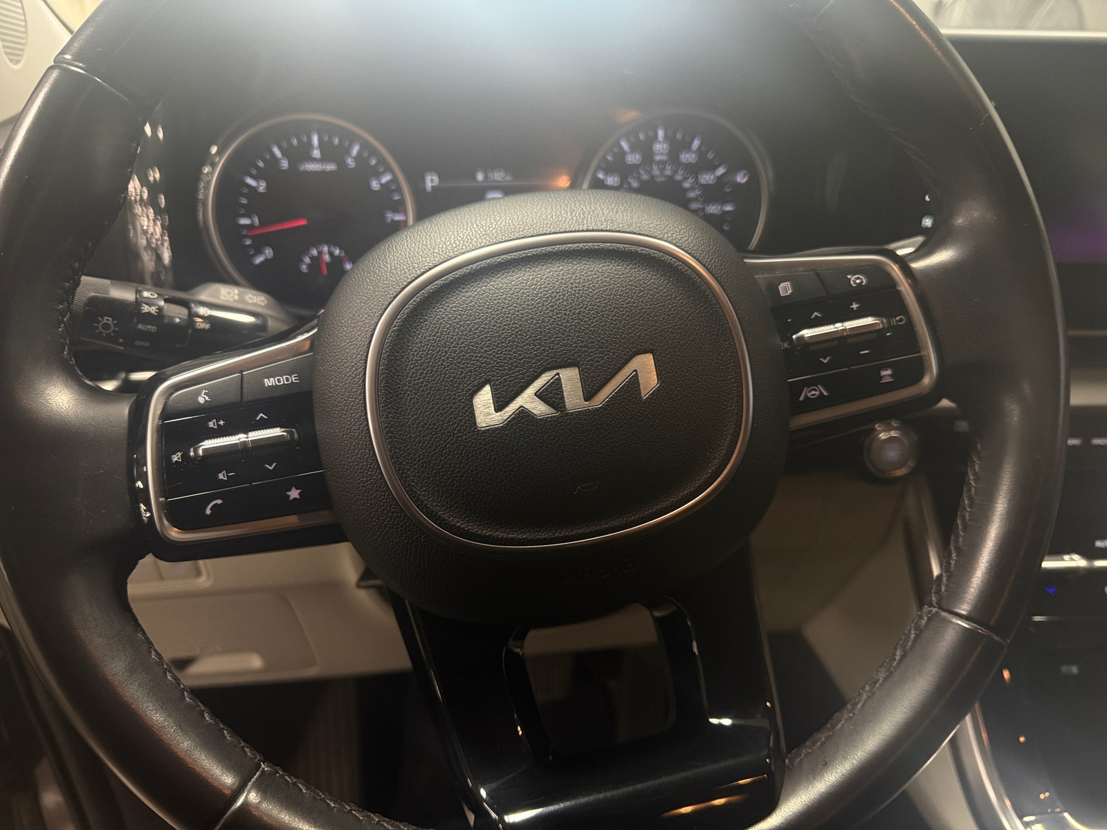 Thumbnail: 2022 Kia Carnival - 4