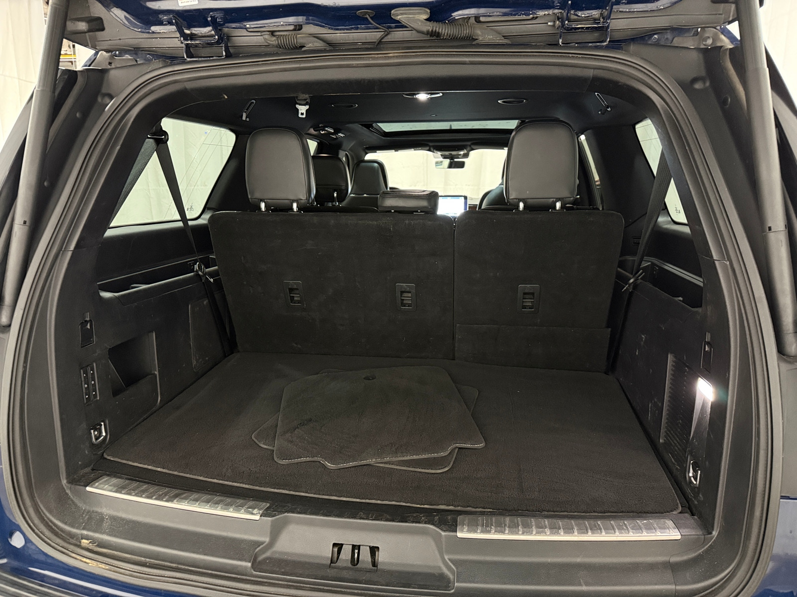 Thumbnail: 2019 Lincoln Navigator L - 6