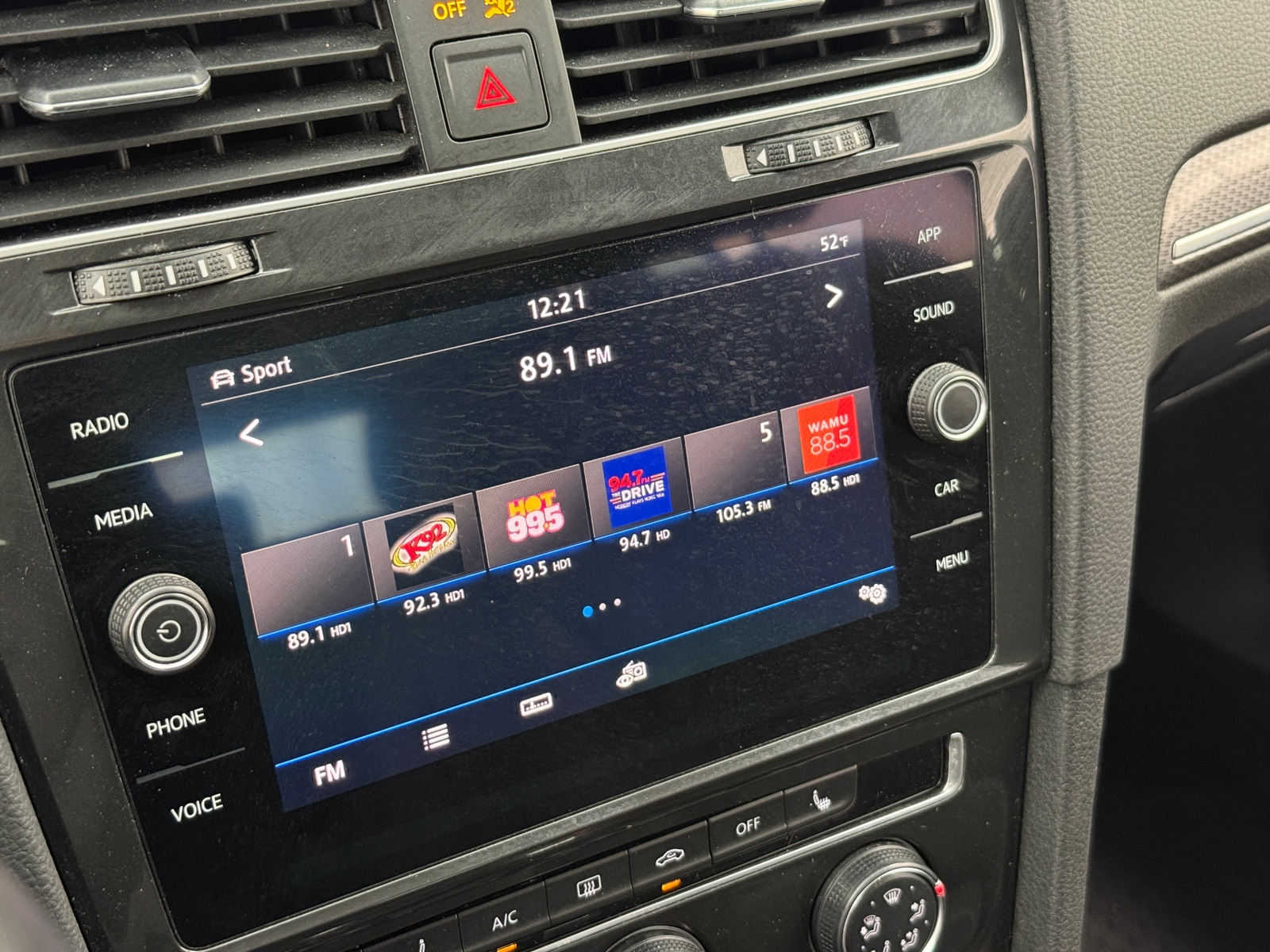 Thumbnail: 2019 Volkswagen Golf - 3