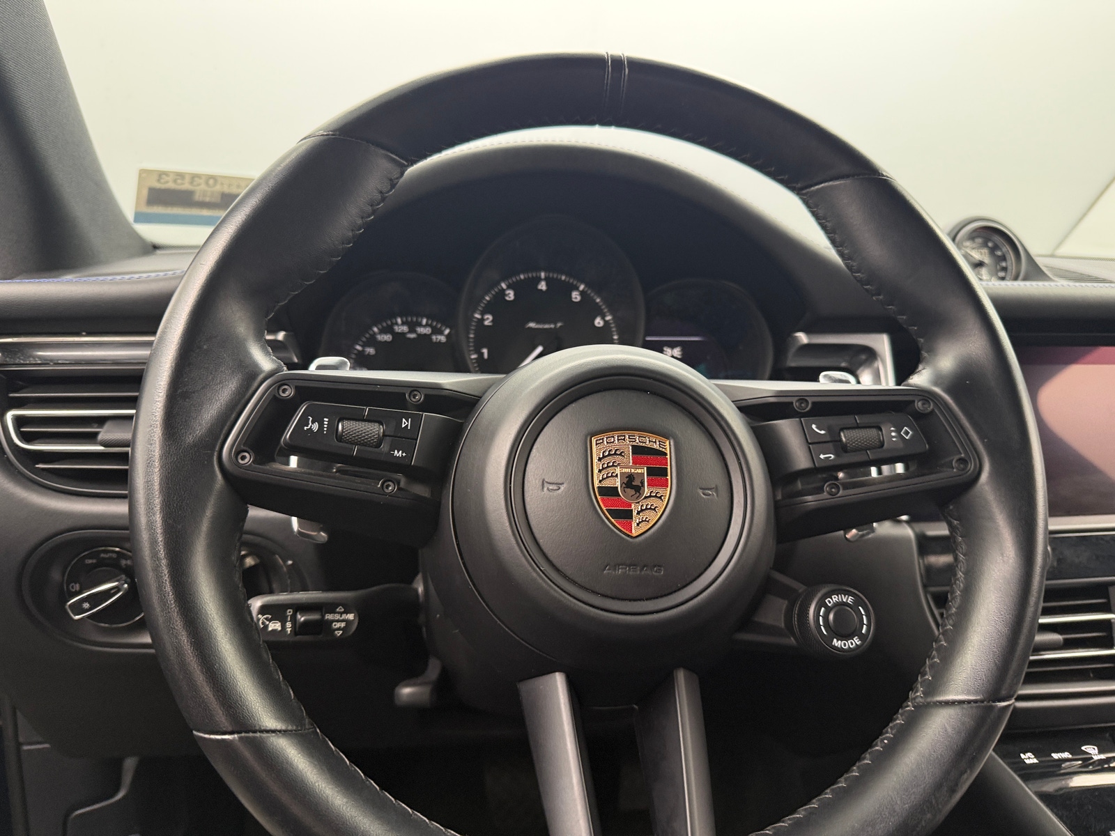 Thumbnail: 2023 Porsche Macan - 4