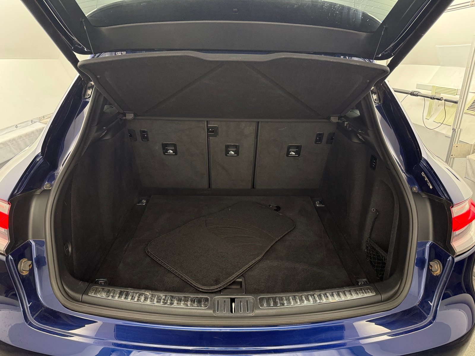 Thumbnail: 2023 Porsche Macan - 6