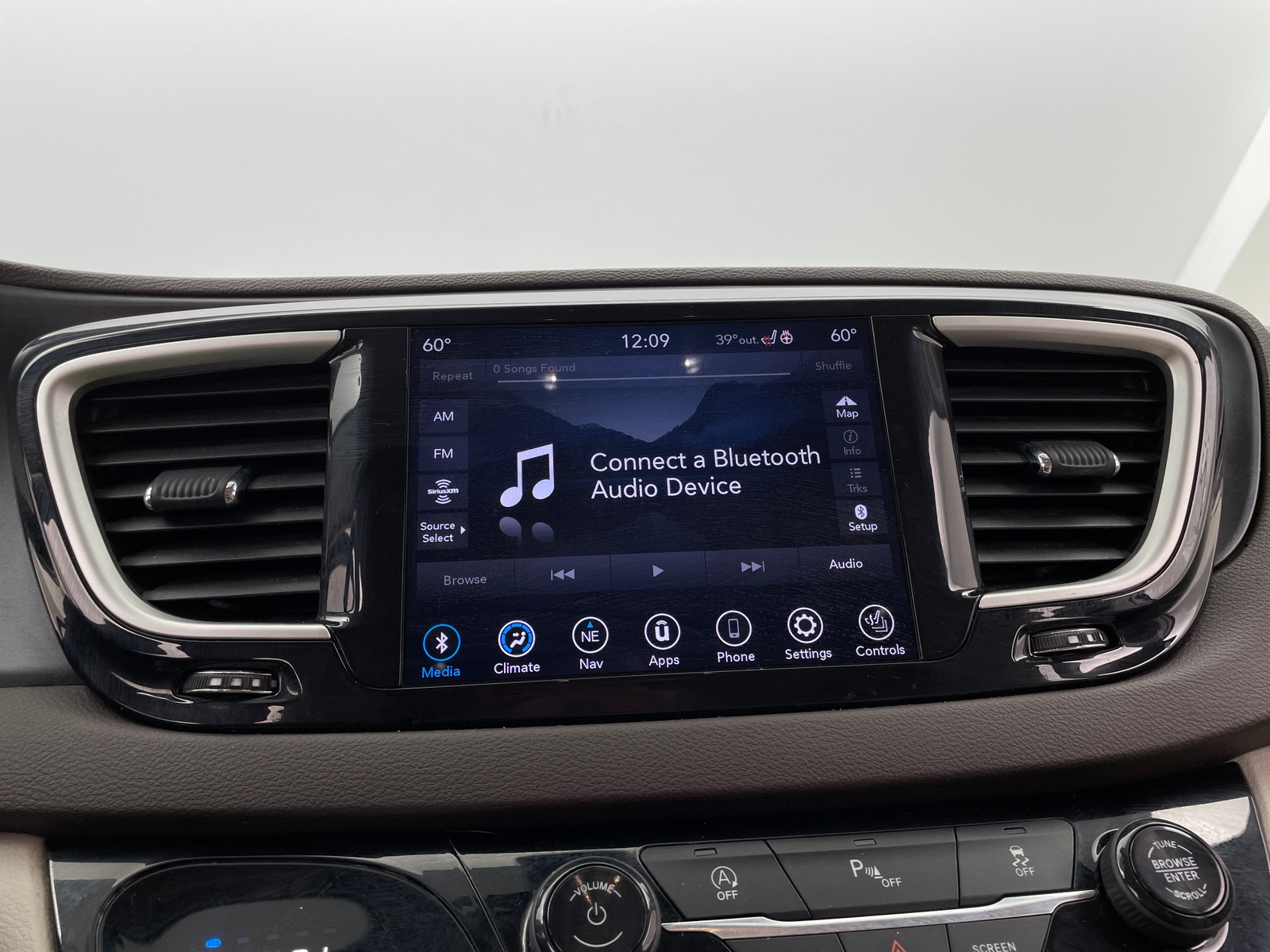 Thumbnail: 2020 Chrysler Pacifica - 3