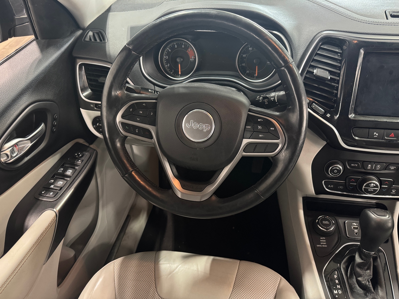 Thumbnail: 2020 Jeep Cherokee - 4