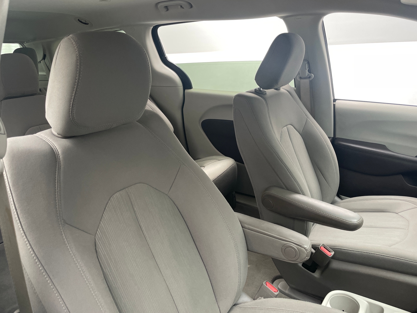 Thumbnail: 2020 Chrysler Voyager - 2