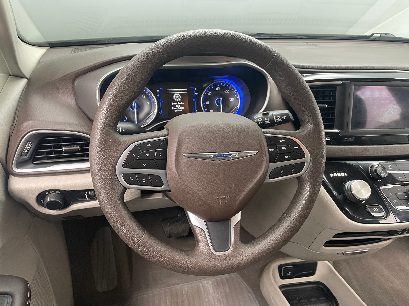 Thumbnail: 2020 Chrysler Voyager - 5