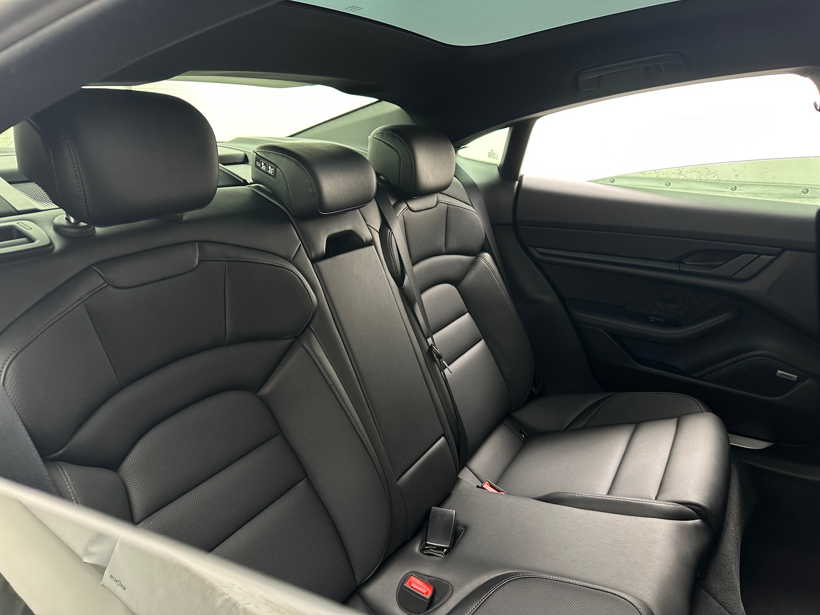 Thumbnail: 2021 Porsche Taycan - 5