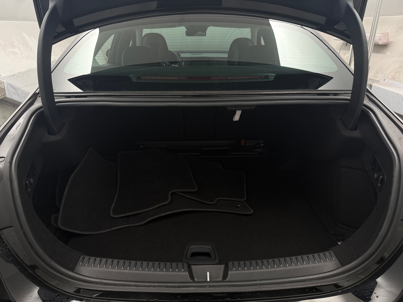 Thumbnail: 2025 Mercedes-Benz E-Class - 6