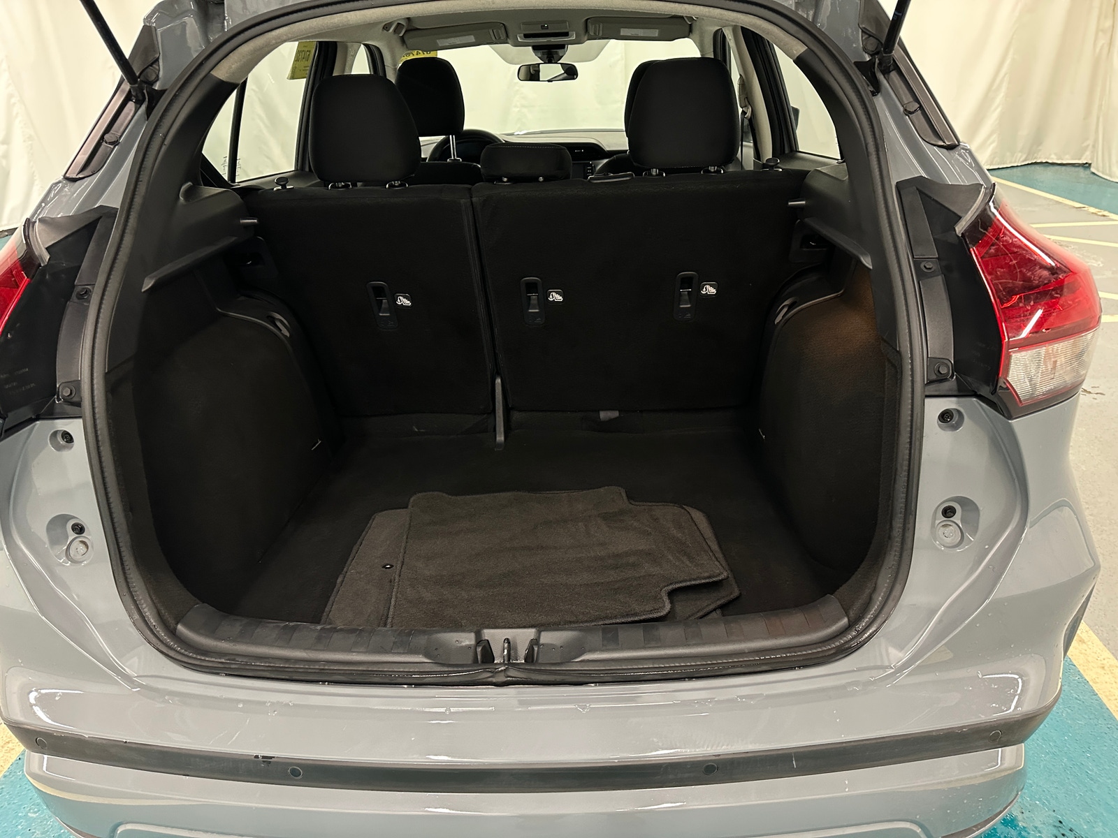 Thumbnail: 2024 Nissan Kicks - 7