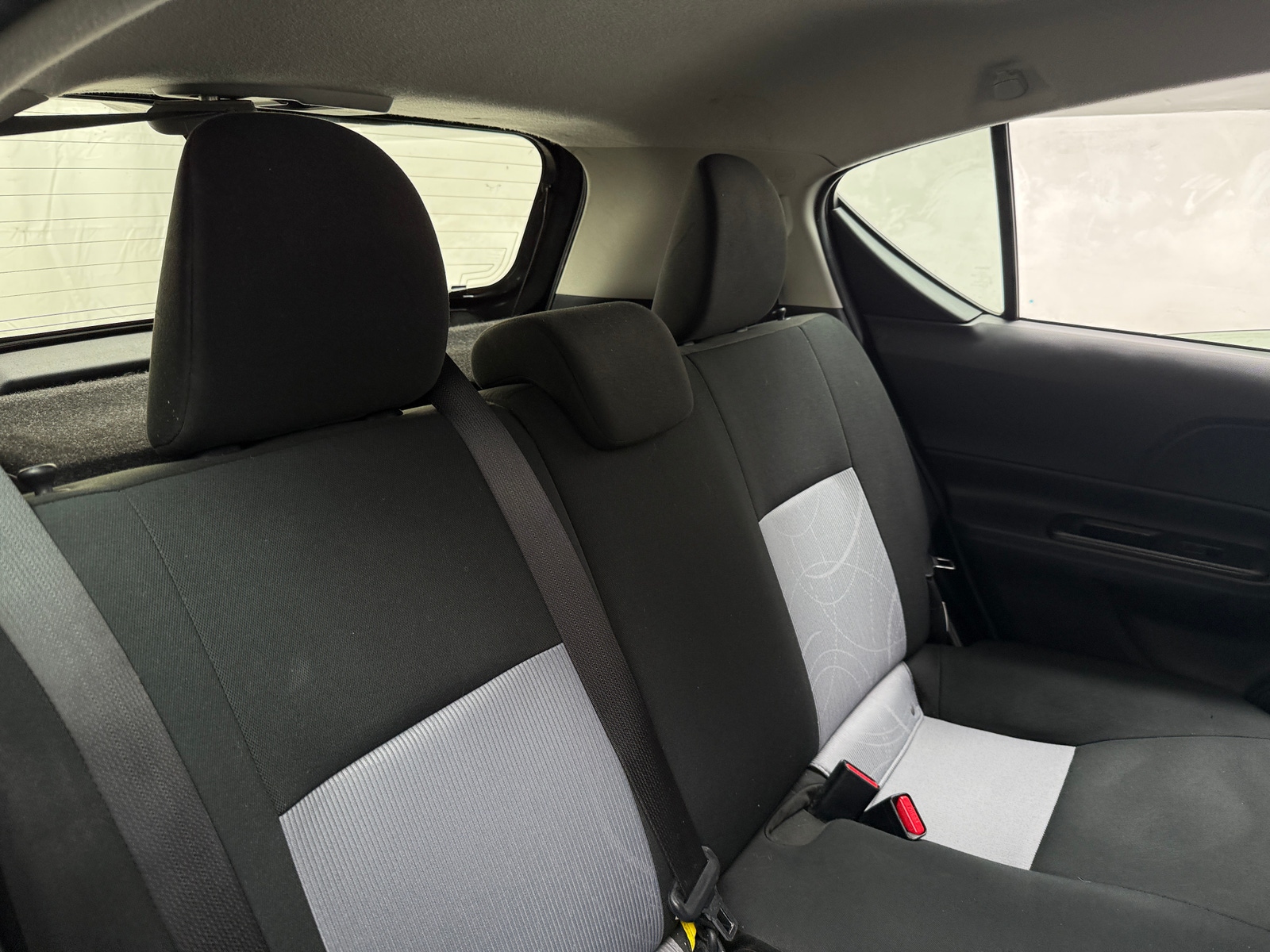 Thumbnail: 2018 Toyota Prius c - 6