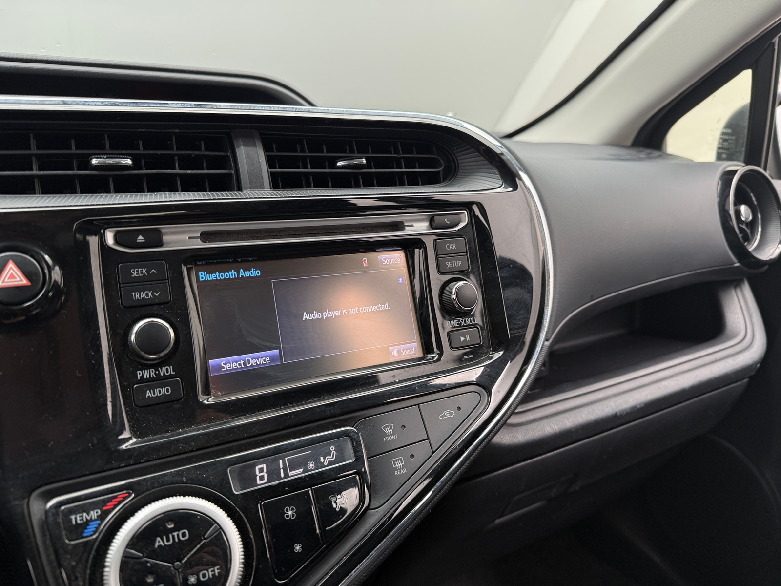 Thumbnail: 2018 Toyota Prius c - 4