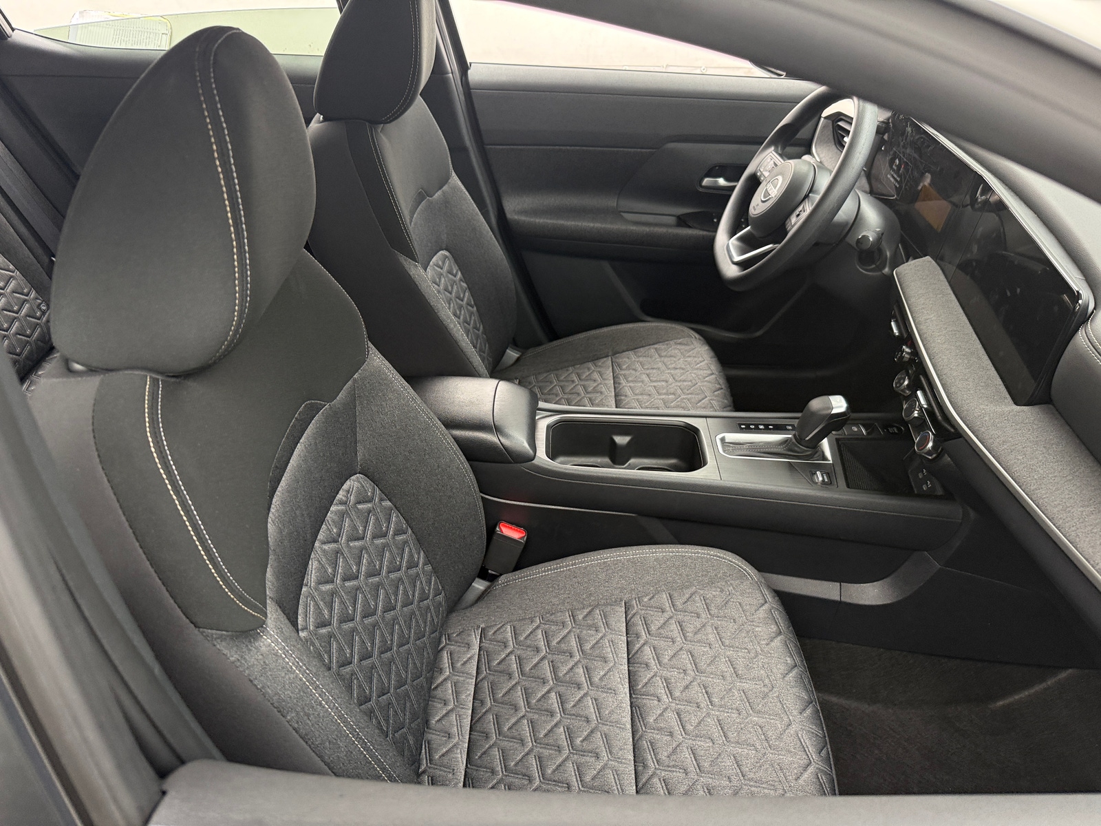 Thumbnail: 2025 Nissan Kicks - 2