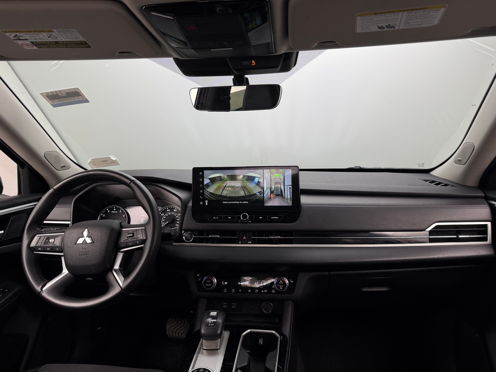 Thumbnail: 2025 Mitsubishi Outlander - 2