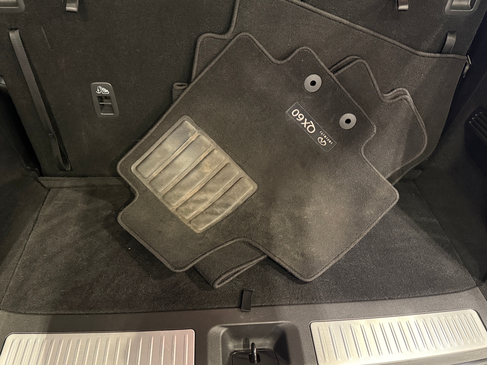 Thumbnail: 2023 INFINITI QX60 - 6