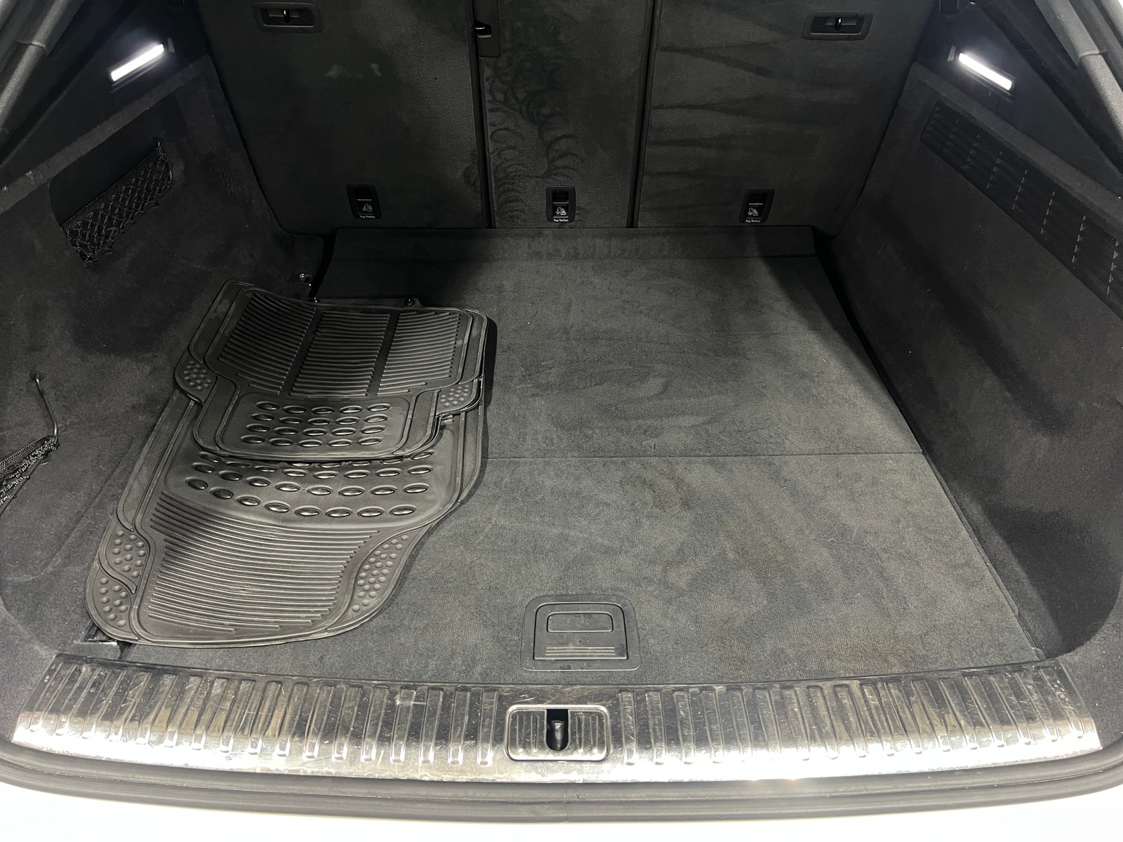 Thumbnail: 2020 Audi Q8 - 6