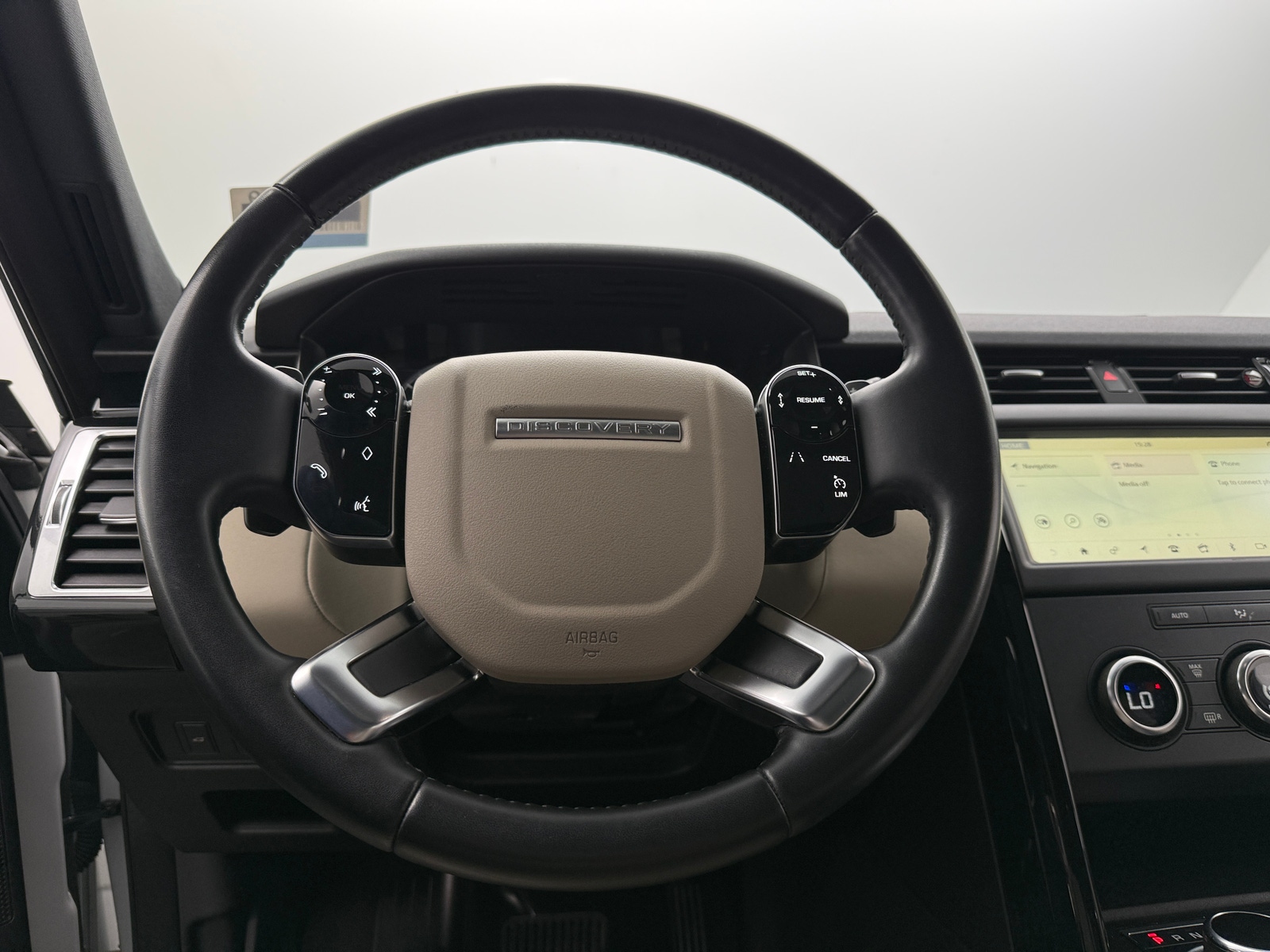 Thumbnail: 2019 Land Rover Discovery - 4