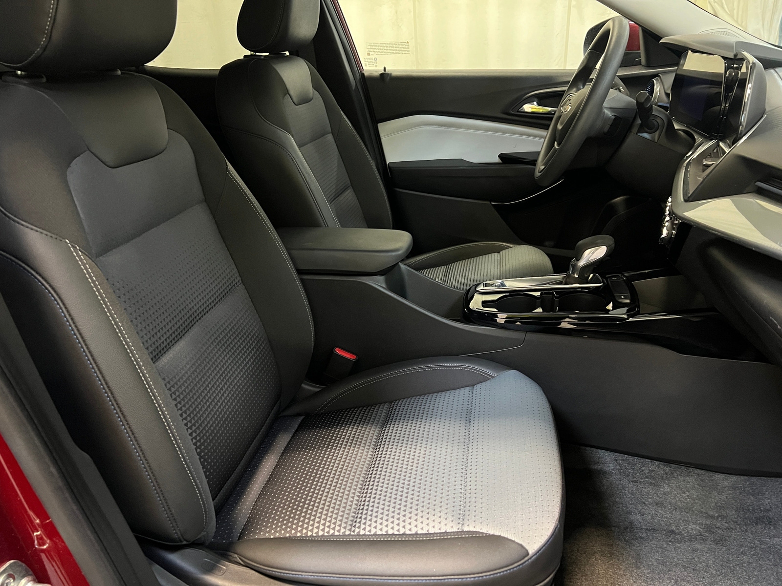 Thumbnail: 2025 Chevrolet Trax - 2