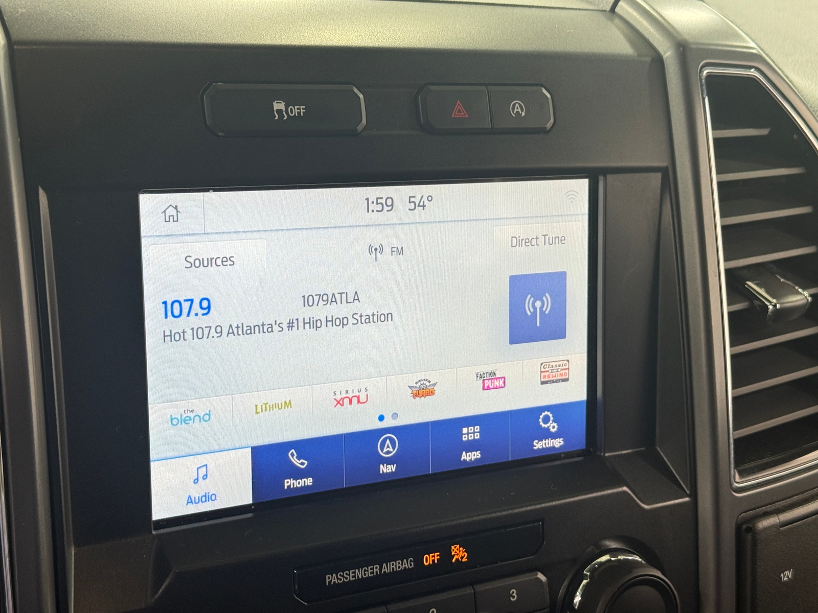 Thumbnail: 2019 Ford Econoline - 4