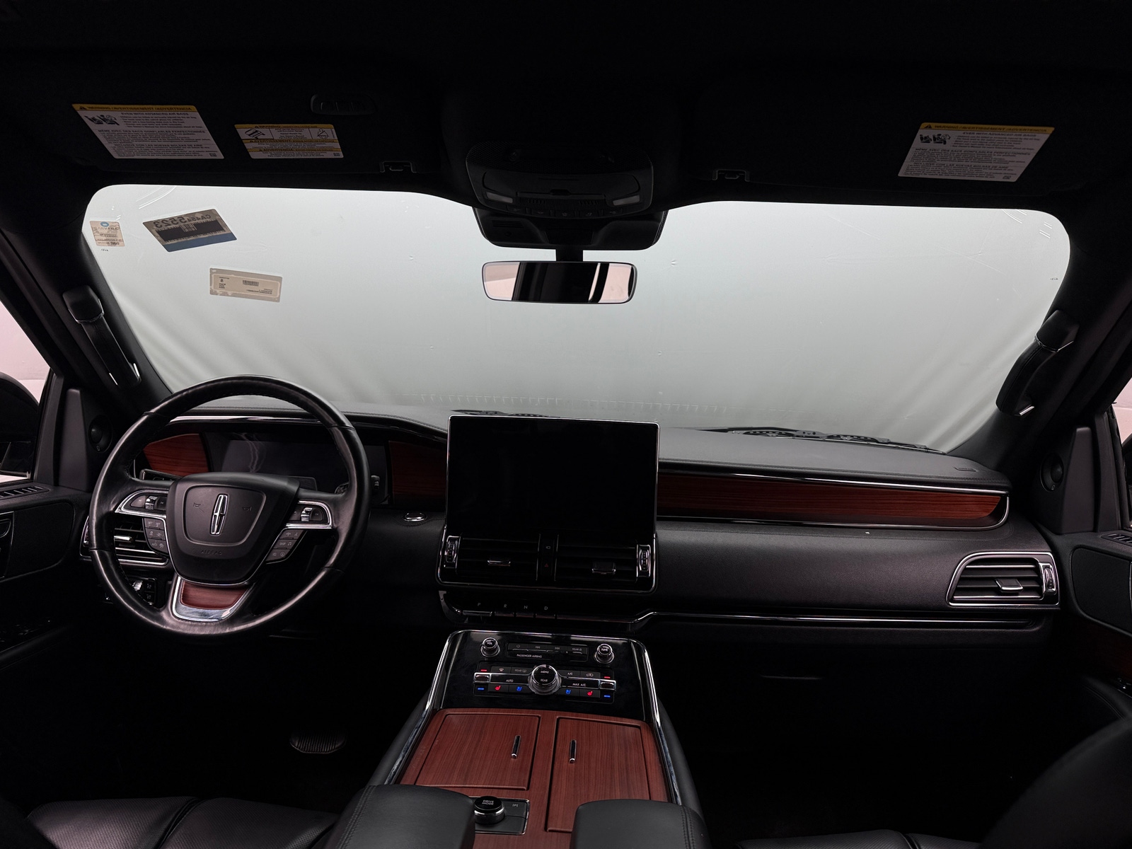 Thumbnail: 2024 Lincoln Navigator L - 2