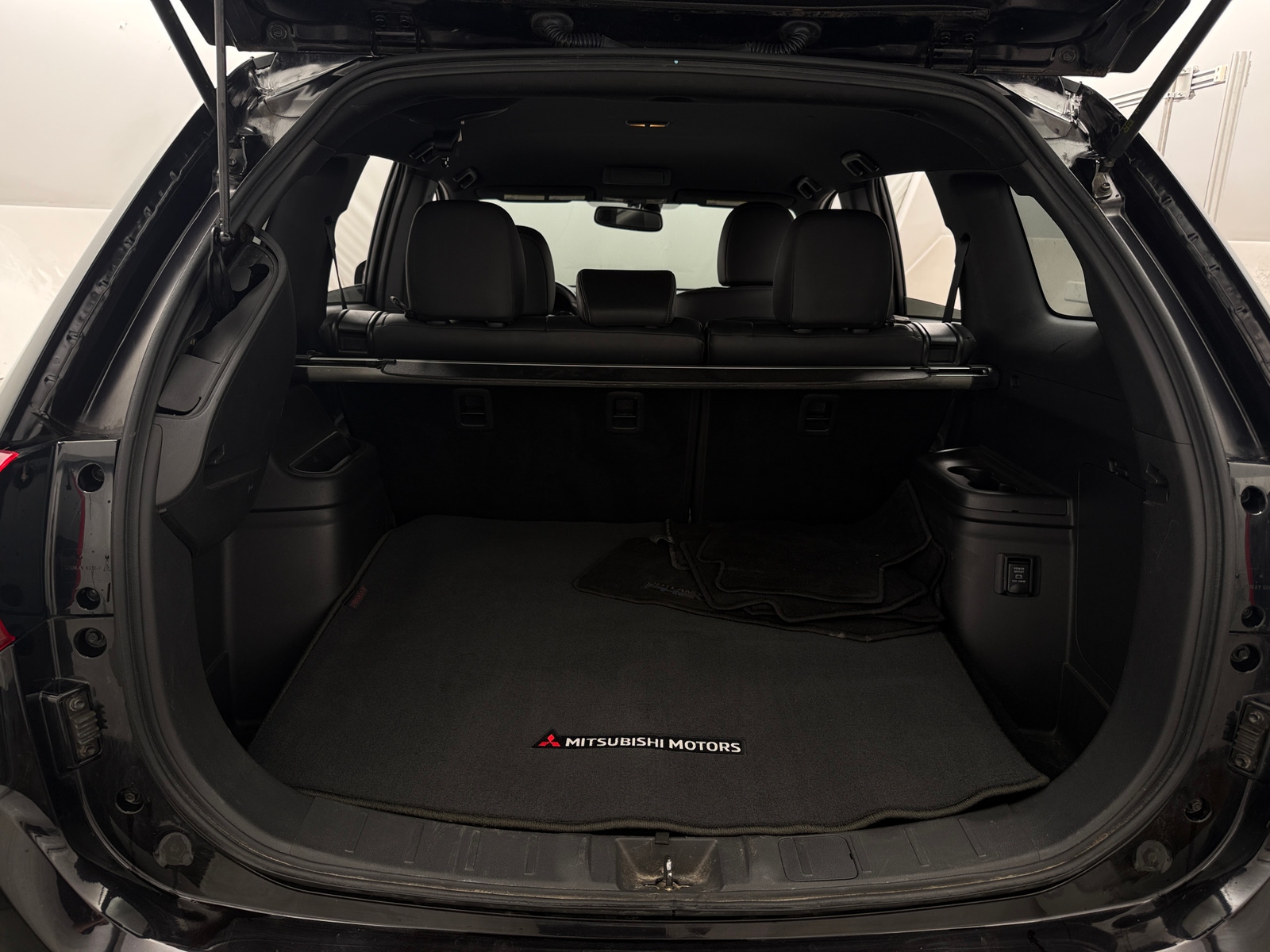 Thumbnail: 2019 Mitsubishi Outlander - 6