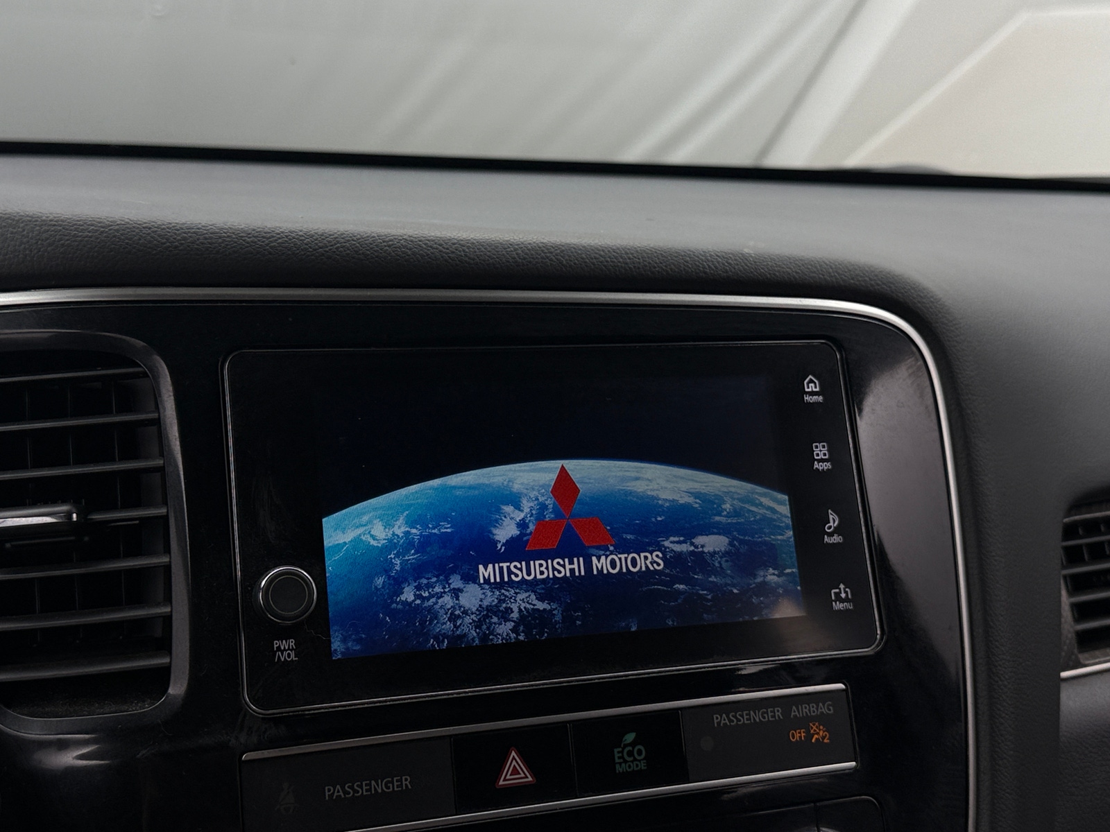 Thumbnail: 2019 Mitsubishi Outlander - 3