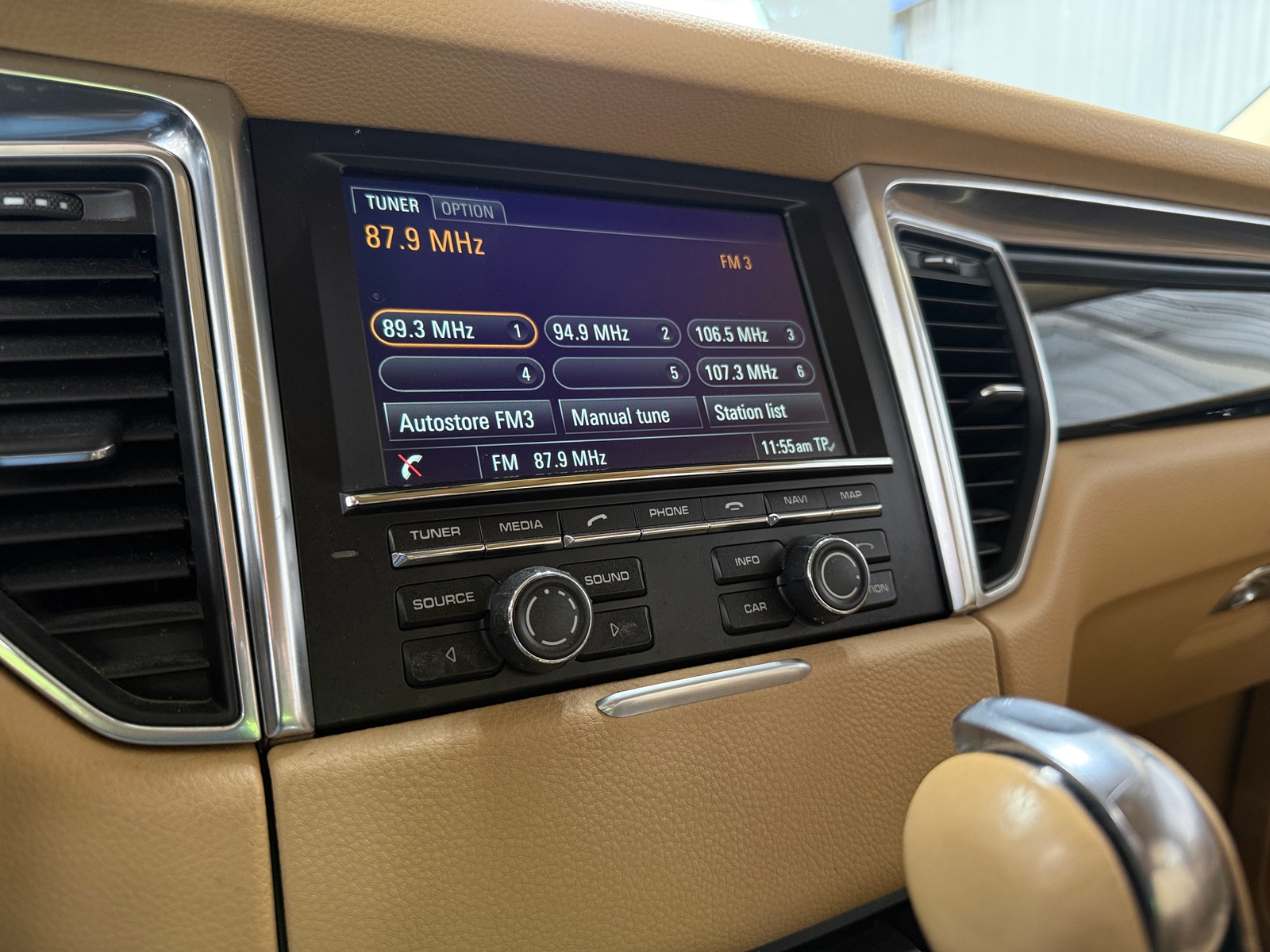 Thumbnail: 2016 Porsche Macan - 3