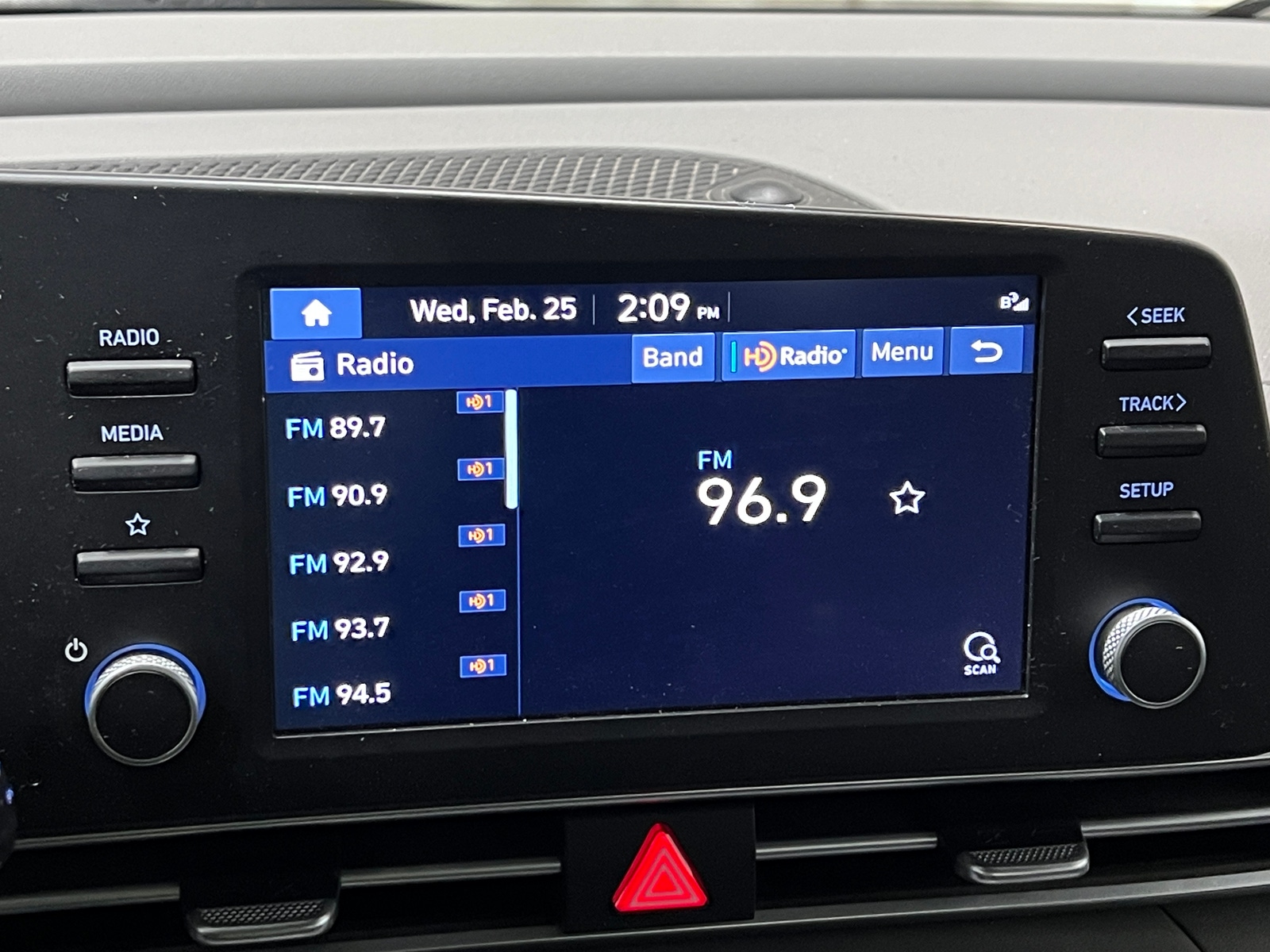 Thumbnail: 2023 Hyundai Elantra - 4