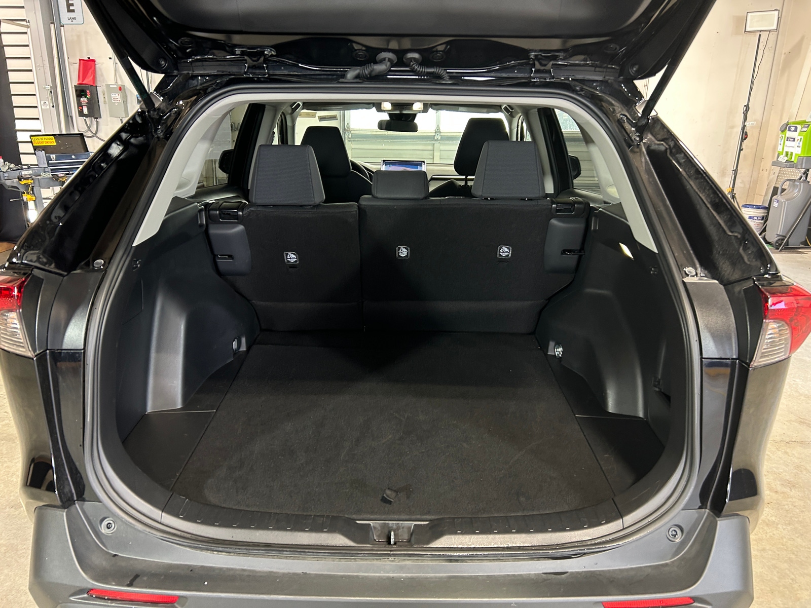 Thumbnail: 2025 Toyota RAV4 - 7