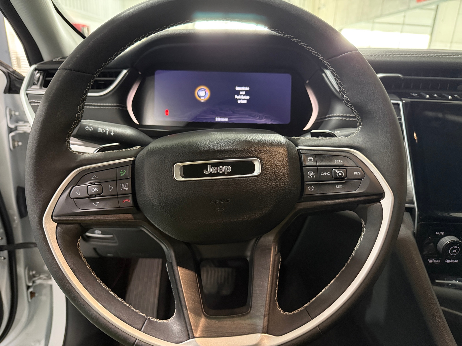 Thumbnail: 2023 Jeep Grand Cherokee - 4