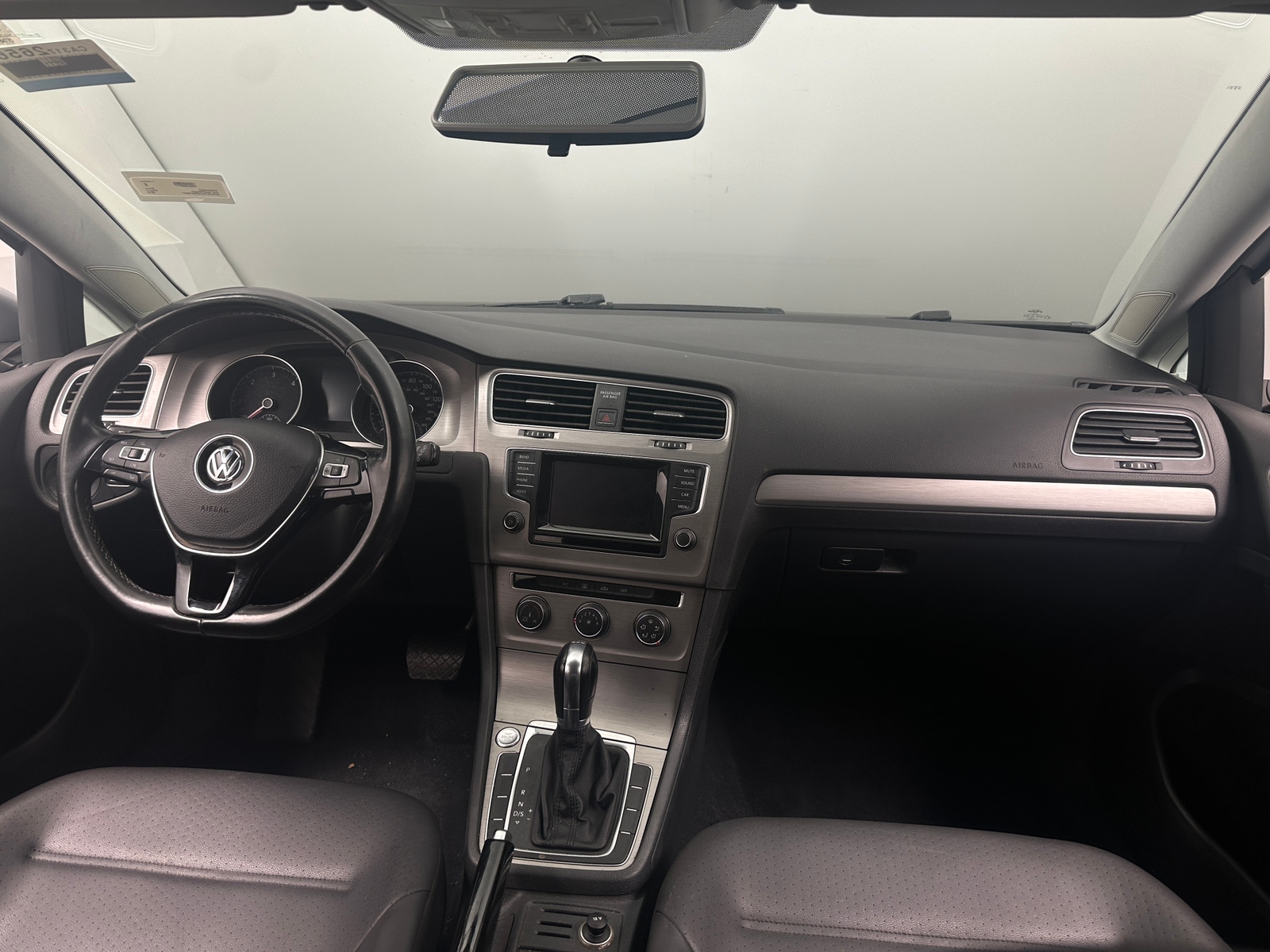 Thumbnail: 2015 Volkswagen e-Golf - 2