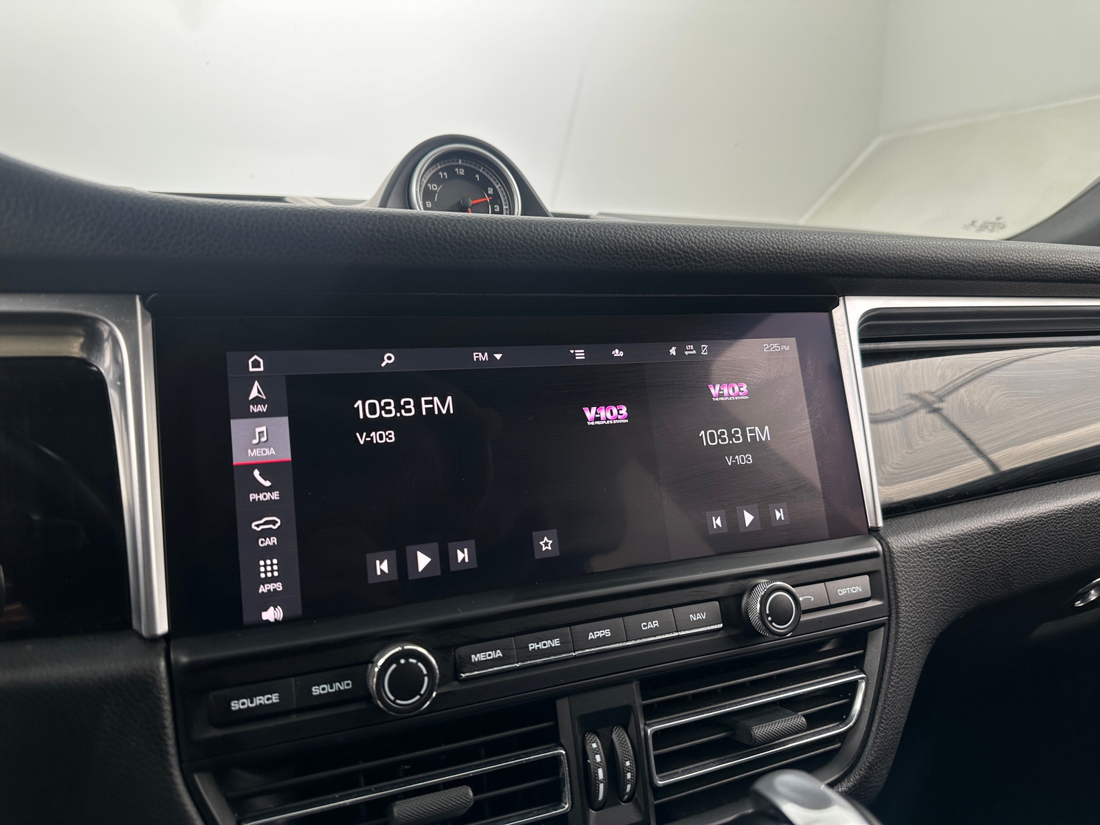 Thumbnail: 2020 Porsche Macan - 3