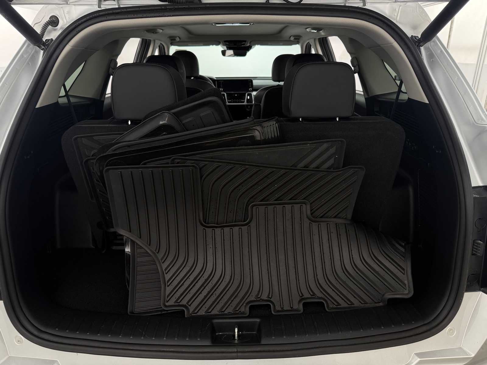 Thumbnail: 2023 Kia Sorento - 6