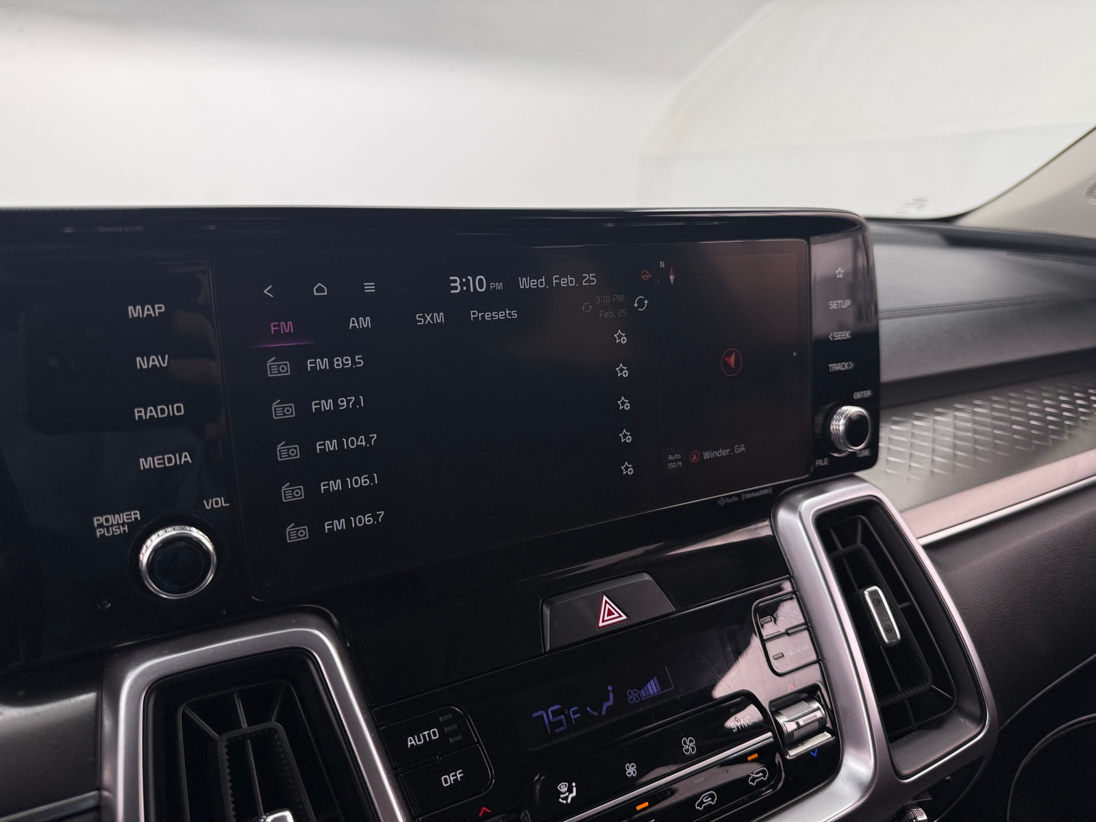 Thumbnail: 2023 Kia Sorento - 3