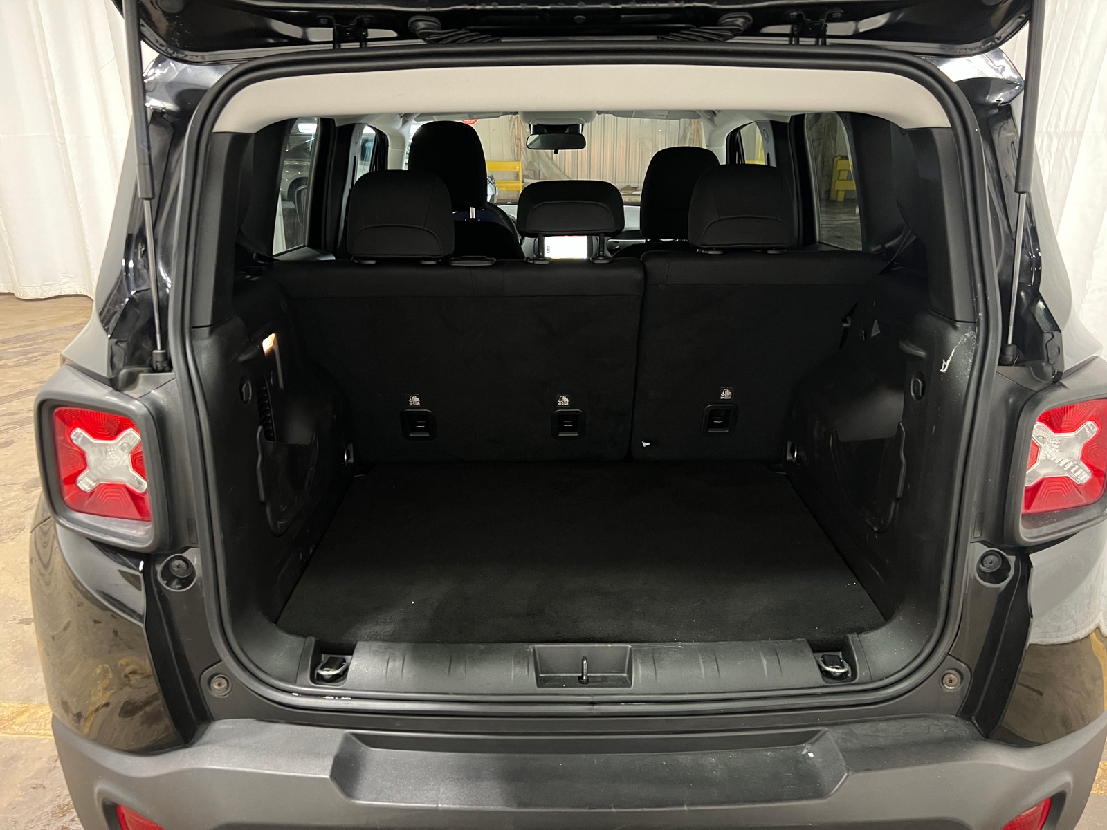 Thumbnail: 2022 Jeep Renegade - 7