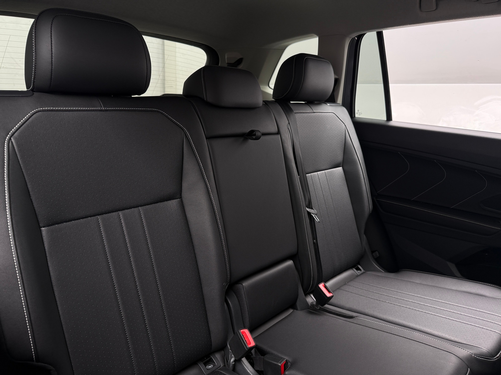 Thumbnail: 2023 Volkswagen Tiguan - 5