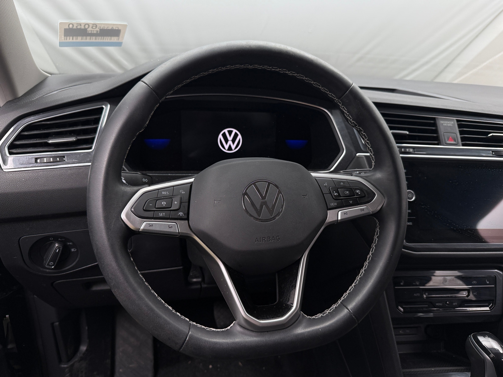 Thumbnail: 2023 Volkswagen Tiguan - 4